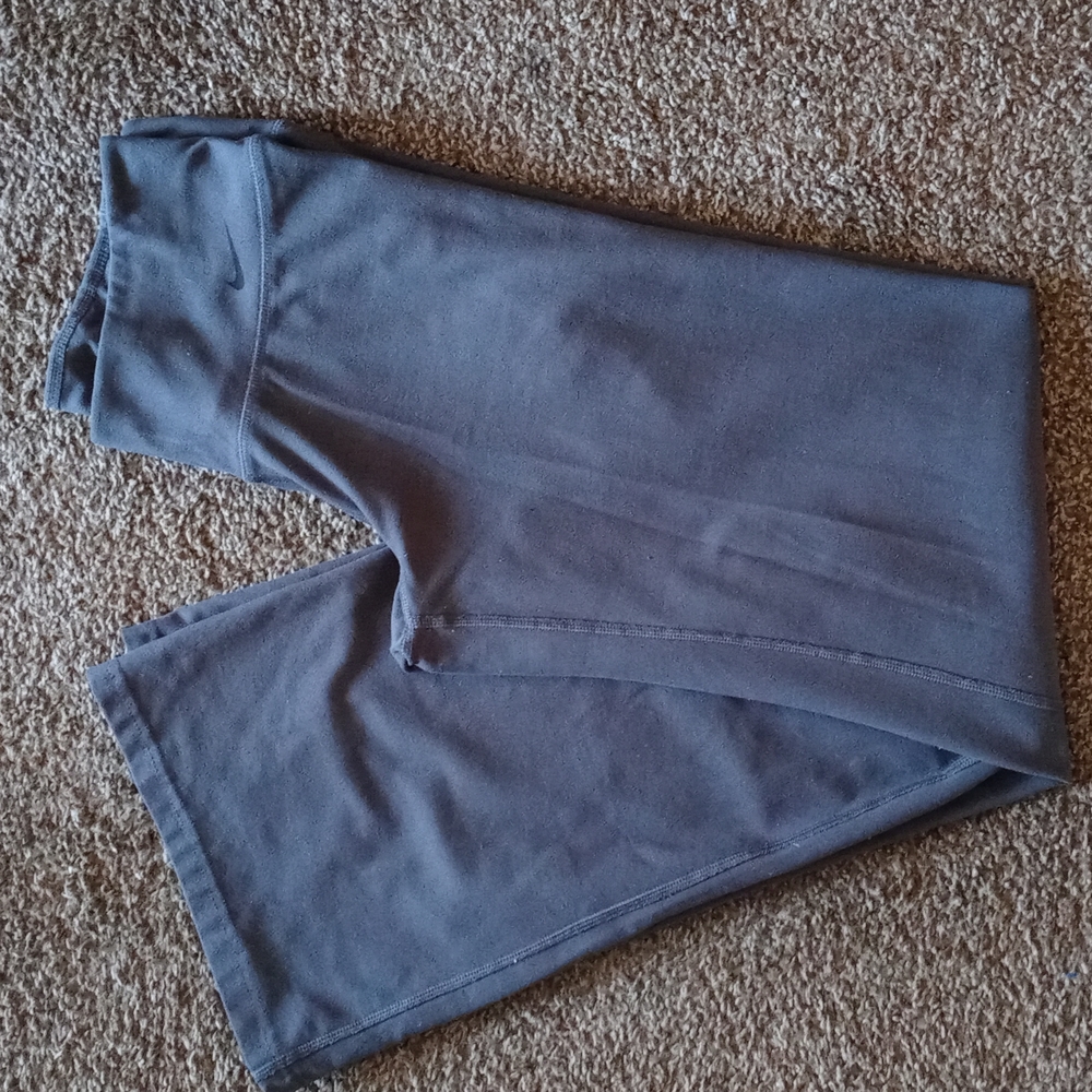 Womens yoga nike pants with little pocket on inside